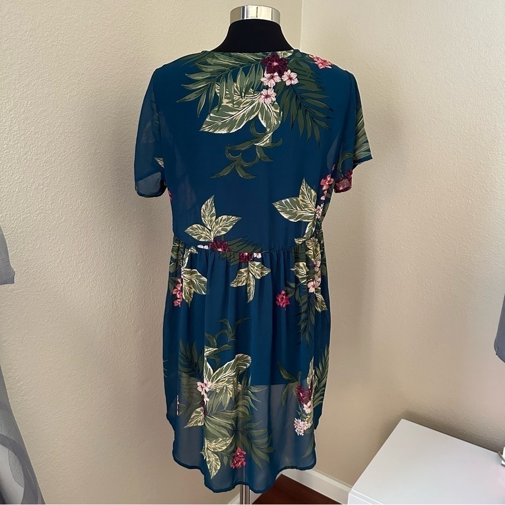 TORRID Babydoll Button-Front Floral Blue Blouse Size M - Picture 9 of 13